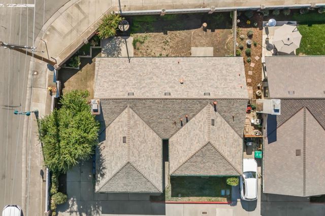 713 E Century Pl, Lodi, CA 95240