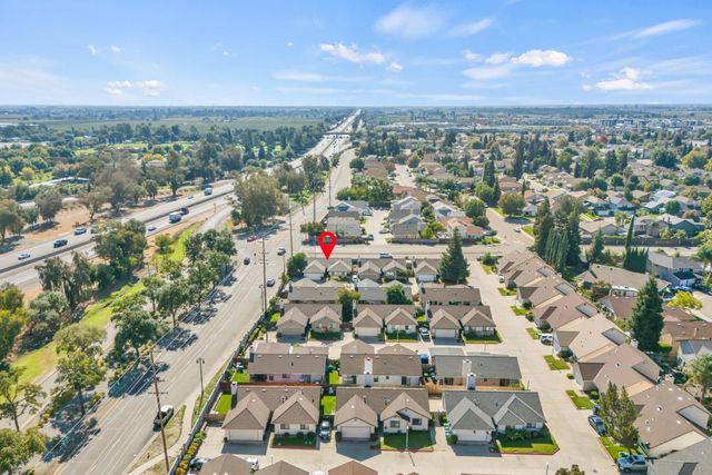 713 E Century Pl, Lodi, CA 95240