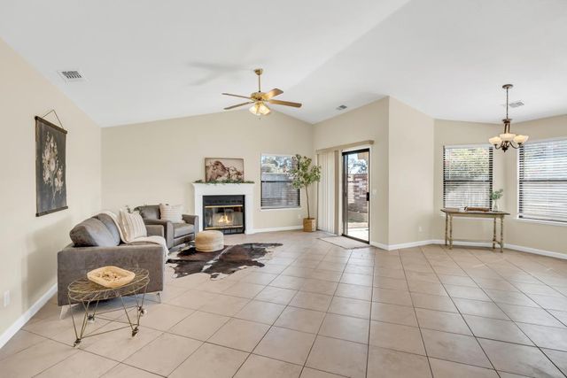 713 E Century Pl, Lodi, CA 95240