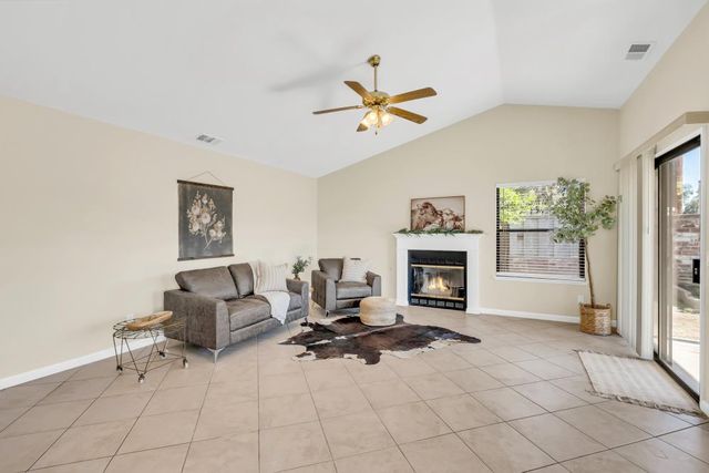 713 E Century Pl, Lodi, CA 95240