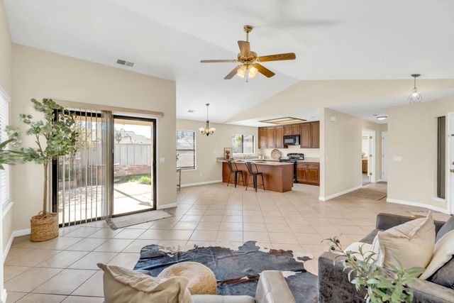 713 E Century Pl, Lodi, CA 95240