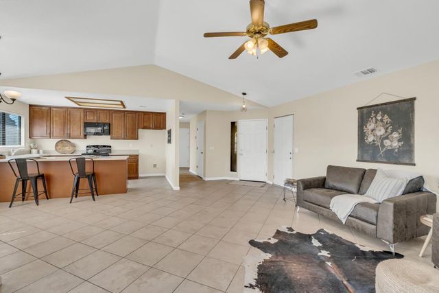 713 E Century Pl, Lodi, CA 95240