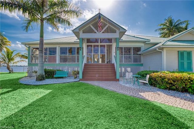 1218 Flamingo DR, Cape Coral, FL 33904