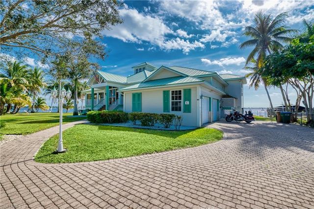 1218 Flamingo DR, Cape Coral, FL 33904