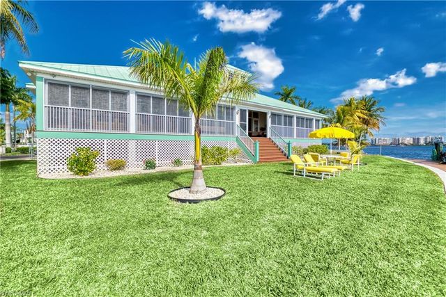 1218 Flamingo DR, Cape Coral, FL 33904