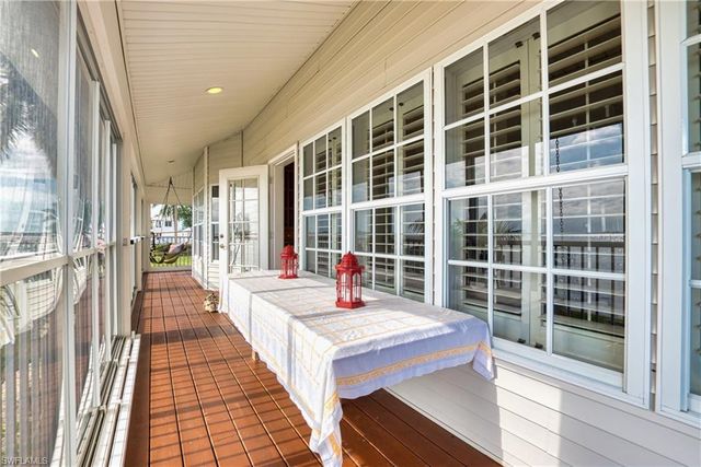 1218 Flamingo DR, Cape Coral, FL 33904