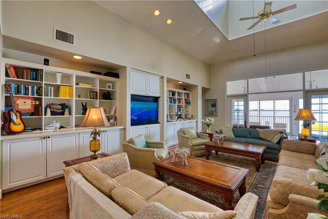 1218 Flamingo DR, Cape Coral, FL 33904