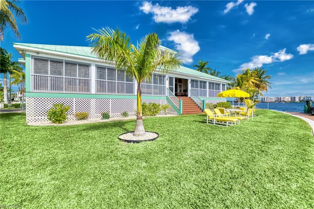 Image 12 of property listing at 1218 Flamingo DR, Cape Coral, FL 33904