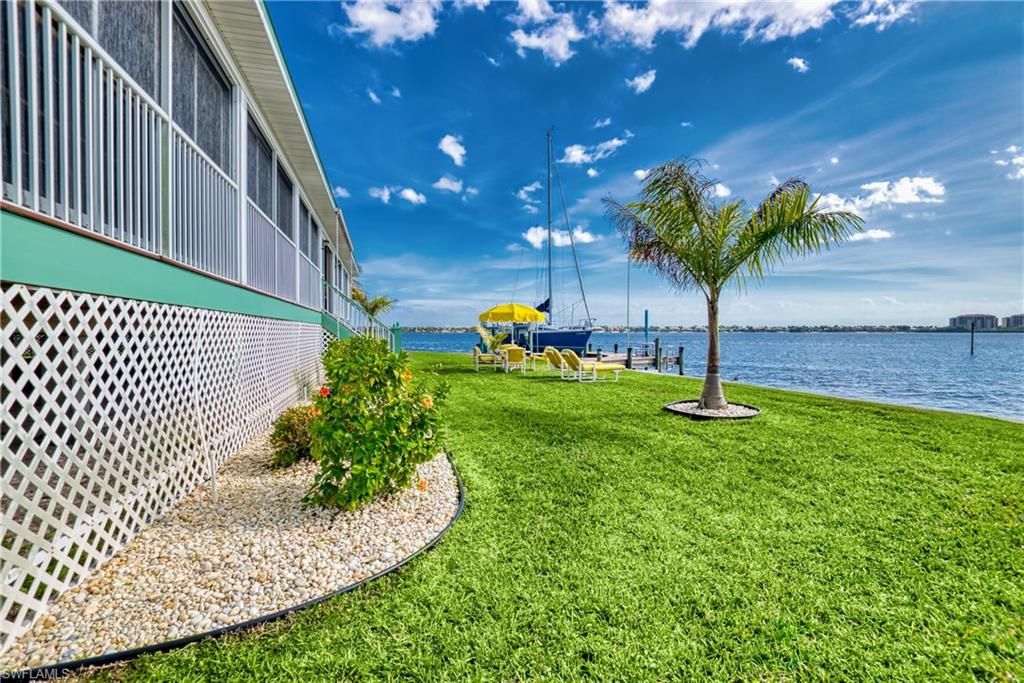 Image 13 of property listing at 1218 Flamingo DR, Cape Coral, FL 33904