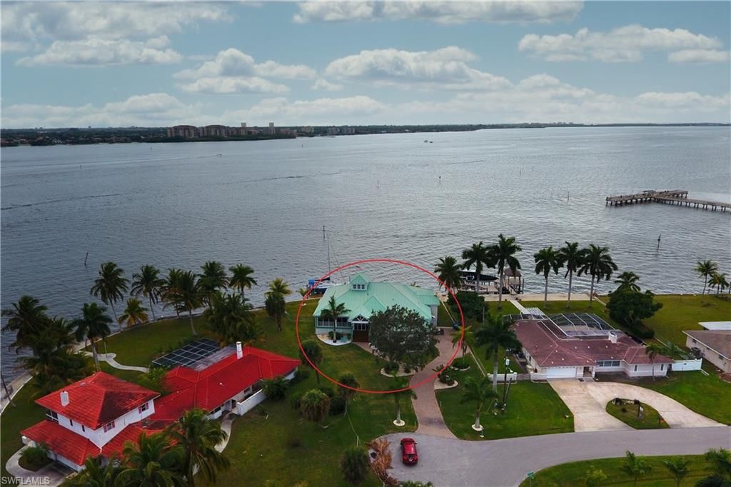 Image 5 of property listing at 1218 Flamingo DR, Cape Coral, FL 33904