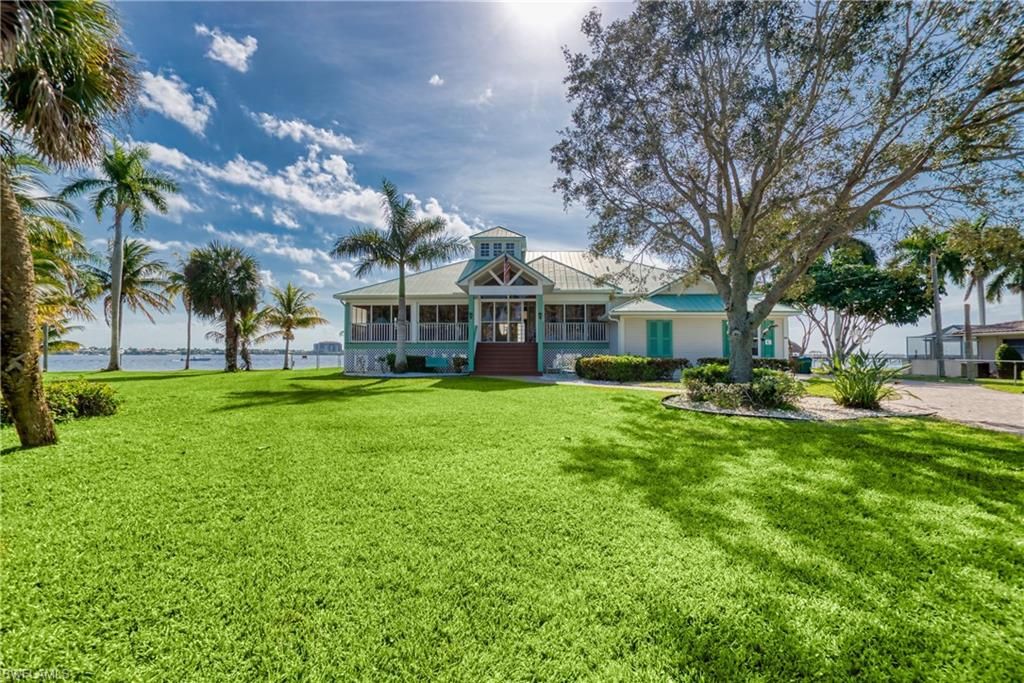 Image 7 of property listing at 1218 Flamingo DR, Cape Coral, FL 33904