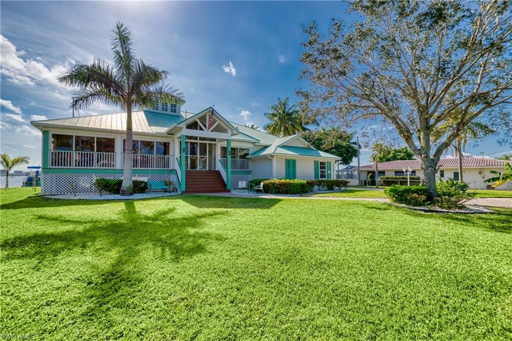 Image 8 of property listing at 1218 Flamingo DR, Cape Coral, FL 33904