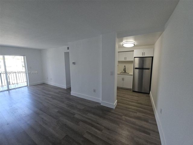 8101 Crespi Boulevard 403, Miami Beach, FL 33141
