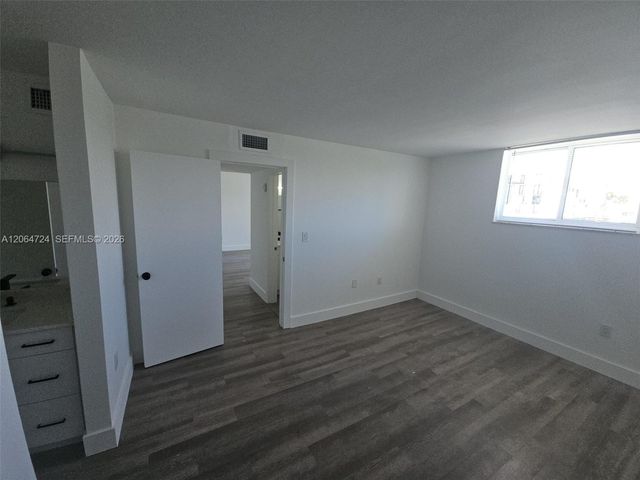 8101 Crespi Boulevard 403, Miami Beach, FL 33141