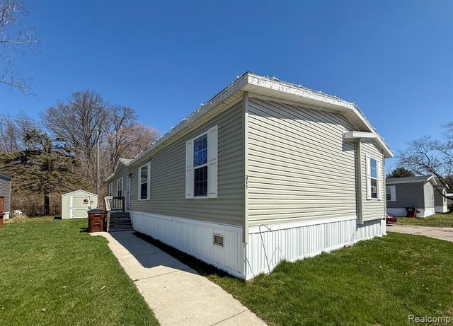 389 Rustic Lane, Belleville, MI 48111