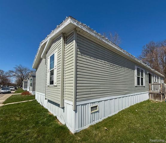 389 Rustic Lane, Belleville, MI 48111