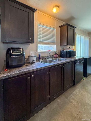 389 Rustic Lane, Belleville, MI 48111