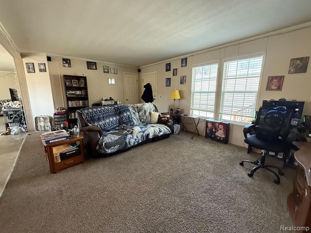 389 Rustic Lane, Belleville, MI 48111