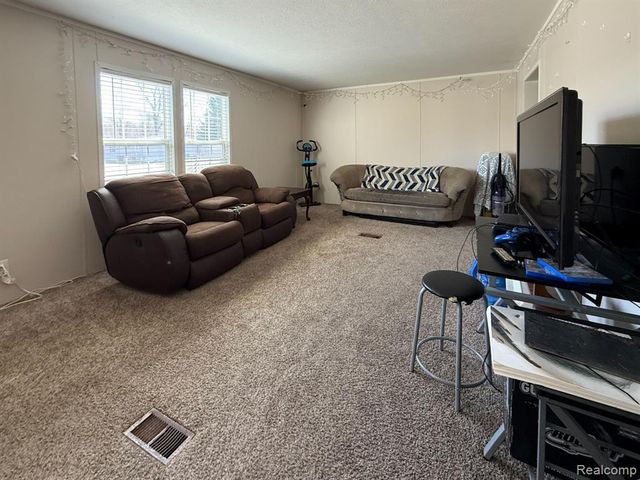 389 Rustic Lane, Belleville, MI 48111