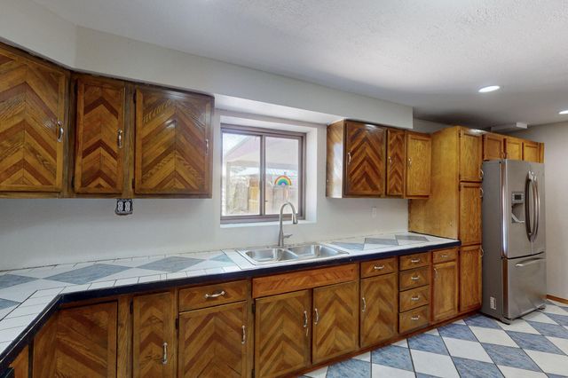 1647 ATRISCO Drive SW, Albuquerque, NM 87105