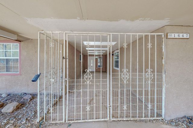 1647 ATRISCO Drive SW, Albuquerque, NM 87105