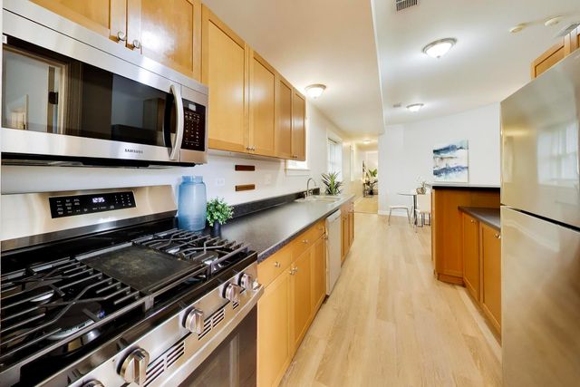 2927 N Gresham Avenue 1, Chicago, IL 60618