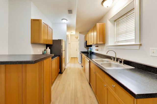 2927 N Gresham Avenue 1, Chicago, IL 60618
