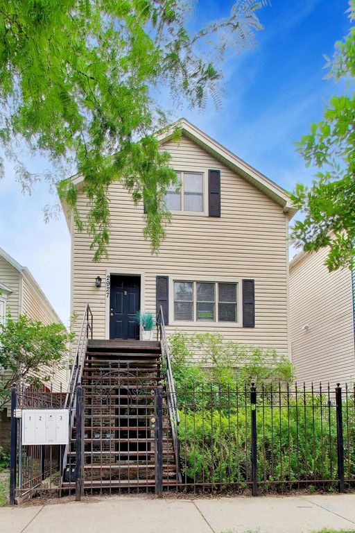 2927 N Gresham Avenue 1, Chicago, IL 60618