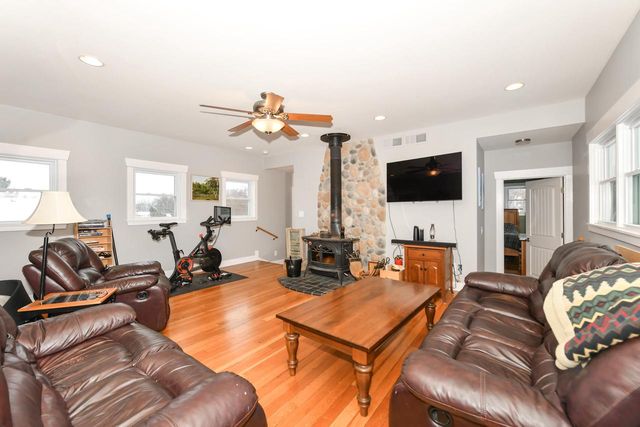 4222 Maple DRIVE, Delavan, WI 53115