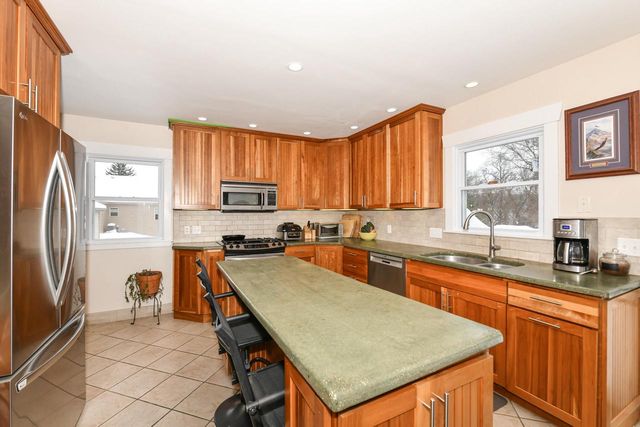 4222 Maple DRIVE, Delavan, WI 53115