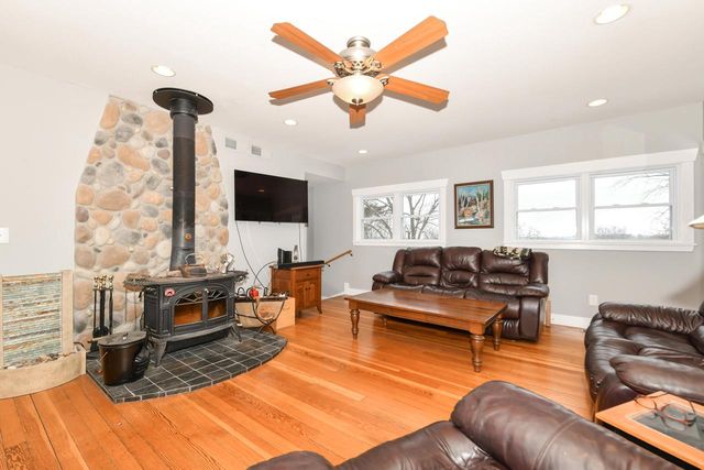 4222 Maple DRIVE, Delavan, WI 53115