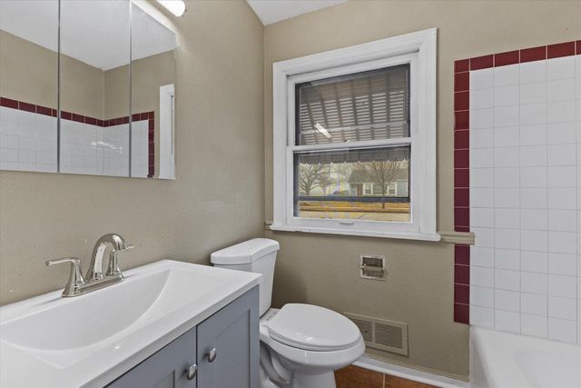 1900 Arlington AVENUE, Racine, WI 53403