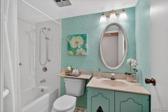 539 Coeur De Royale Drive 204, Creve Coeur, MO 63141