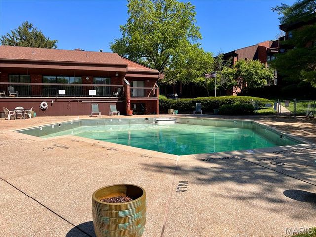 539 Coeur De Royale Drive 204, Creve Coeur, MO 63141