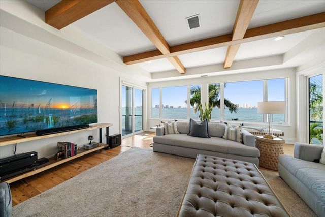 418 ST ANDREWS DRIVE, Belleair, FL 33756