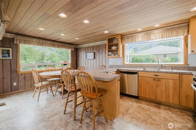 8167 E Cricket Lane, Port Orchard, WA 98366