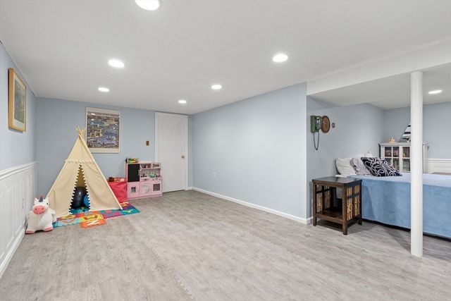 111 Locke Rd, Chelmsford, MA 01824
