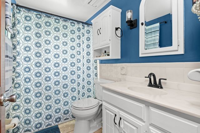 111 Locke Rd, Chelmsford, MA 01824