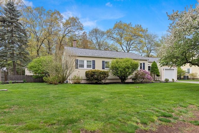 111 Locke Rd, Chelmsford, MA 01824