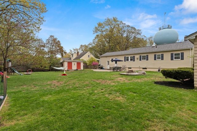 111 Locke Rd, Chelmsford, MA 01824