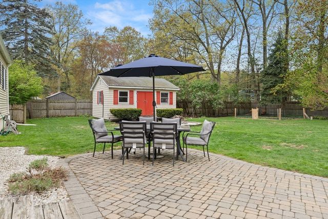 111 Locke Rd, Chelmsford, MA 01824