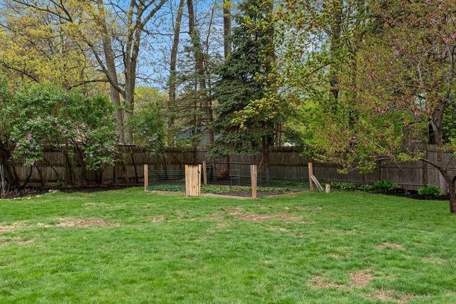 111 Locke Rd, Chelmsford, MA 01824