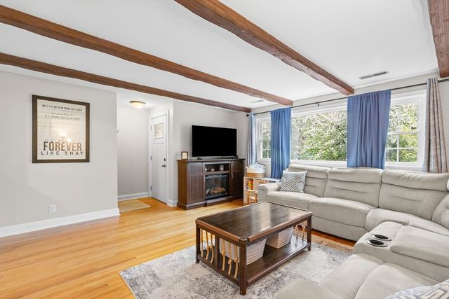 111 Locke Rd, Chelmsford, MA 01824