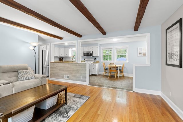 111 Locke Rd, Chelmsford, MA 01824