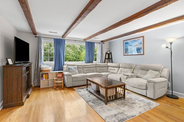 111 Locke Rd, Chelmsford, MA 01824