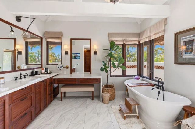 1668 Crest Drive, Encinitas, CA 92024