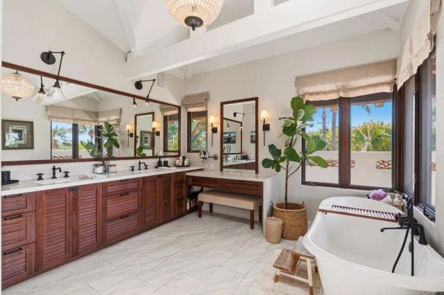 1668 Crest Drive, Encinitas, CA 92024