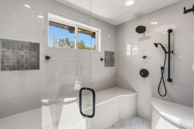 1668 Crest Drive, Encinitas, CA 92024
