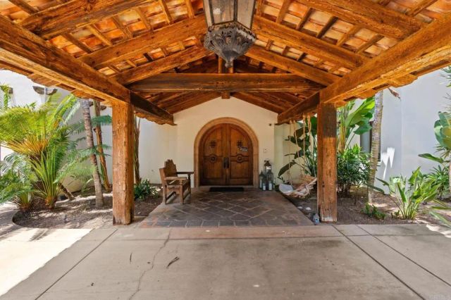 1668 Crest Drive, Encinitas, CA 92024