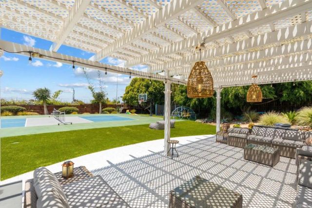 1668 Crest Drive, Encinitas, CA 92024